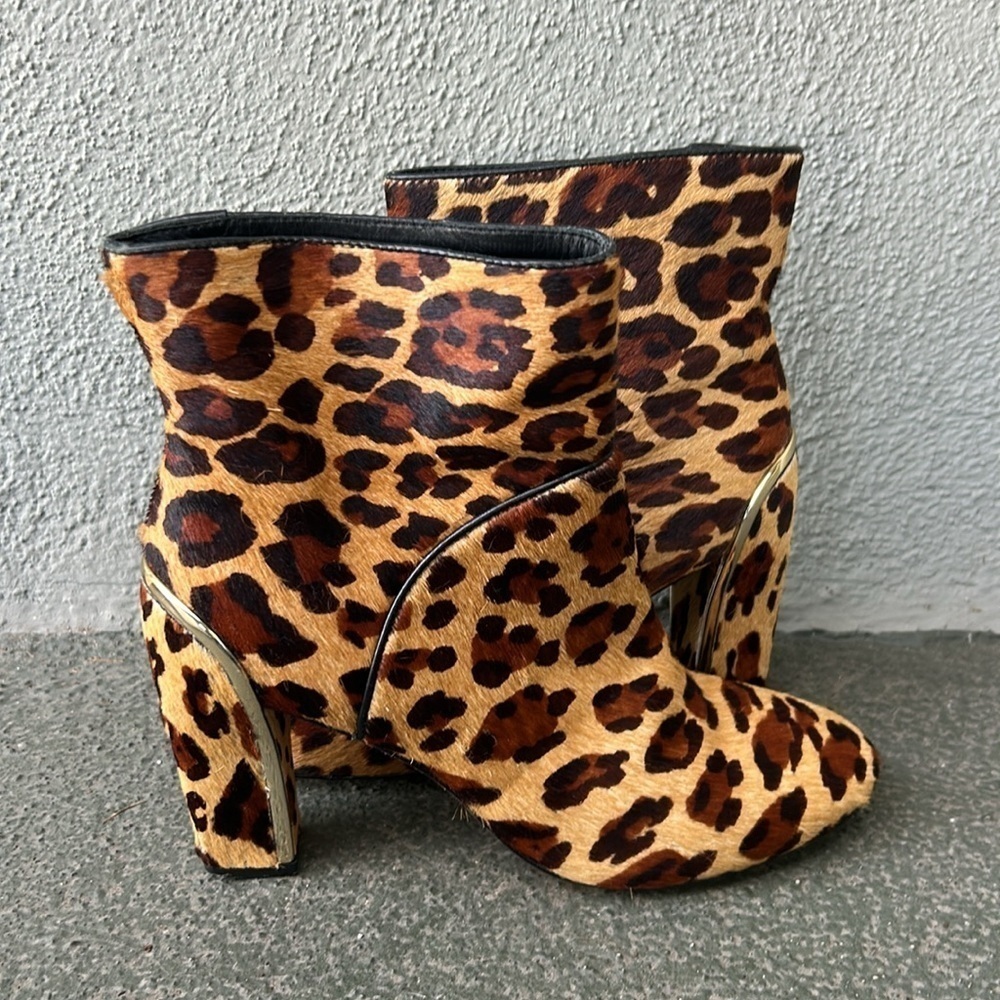 Dianne Von Furstenberg Glenda Leopard Calf Hair Heeled Booties Sz 6.5 - Picture 6 of 10